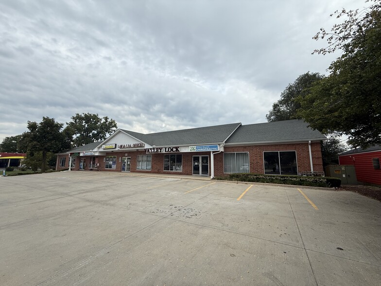 1450 W Main St, Saint Charles, IL for lease - Building Photo - Image 3 of 11