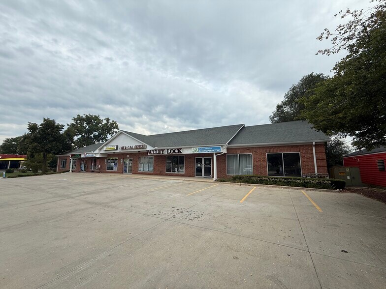 1450 W Main St, Saint Charles, IL à louer - Photo du bâtiment - Image 3 de 11