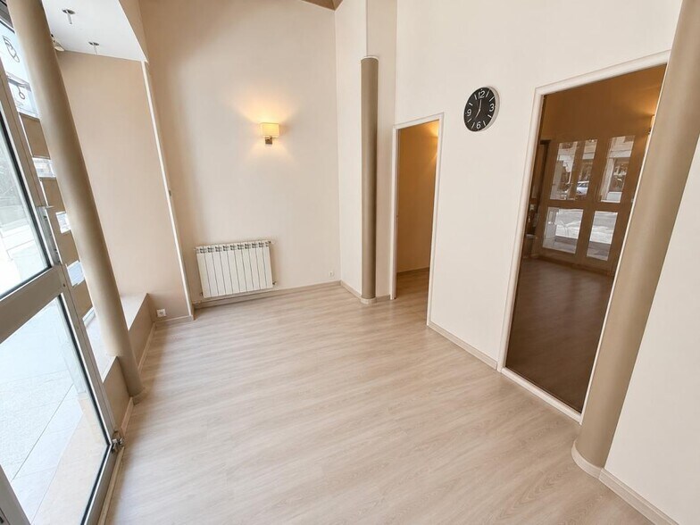 75 Rue La Fayette, Paris for lease - Interior Photo - Image 3 of 7