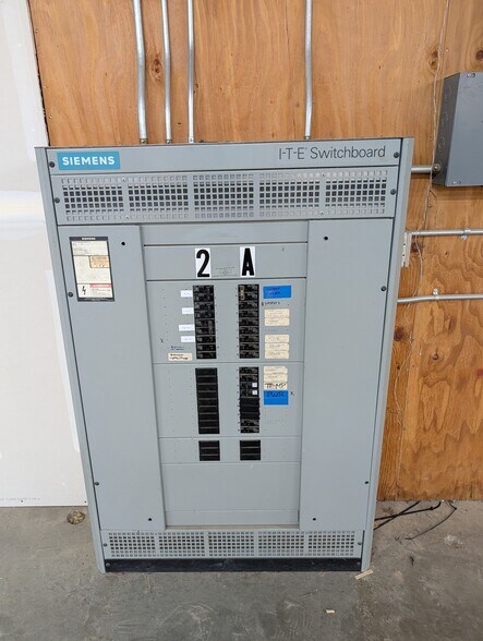 416 Crown Point Cir, Grass Valley, CA à louer - Photo du bâtiment - Image 3 de 16