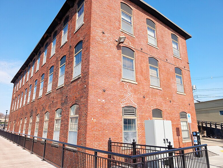 4 Water St, Nashua, NH à louer - Photo du bâtiment - Image 2 de 12