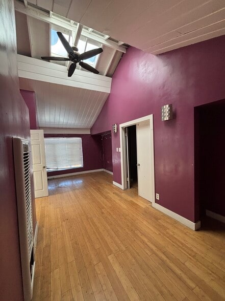 3783-3785 Cahuenga Blvd West 5,988 sf portfolio of 2 properties for sale on LoopNet.ca - Building Photo - Image 3 of 7