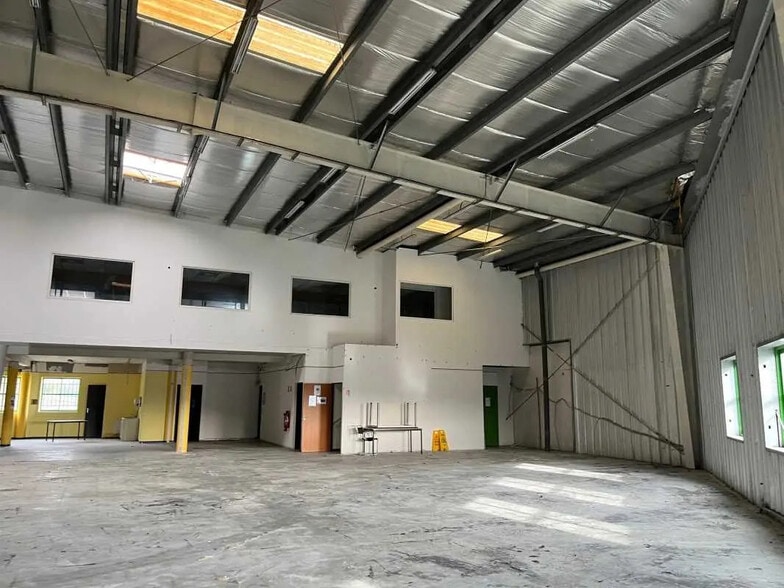 Flex in La Ciotat for lease - Interior Photo - Image 3 of 7