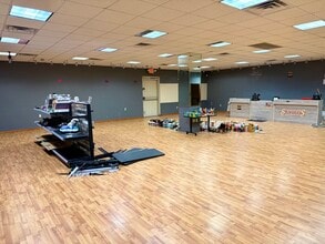 5607 Kenwick St, San Antonio, TX for lease Interior Photo- Image 2 of 16