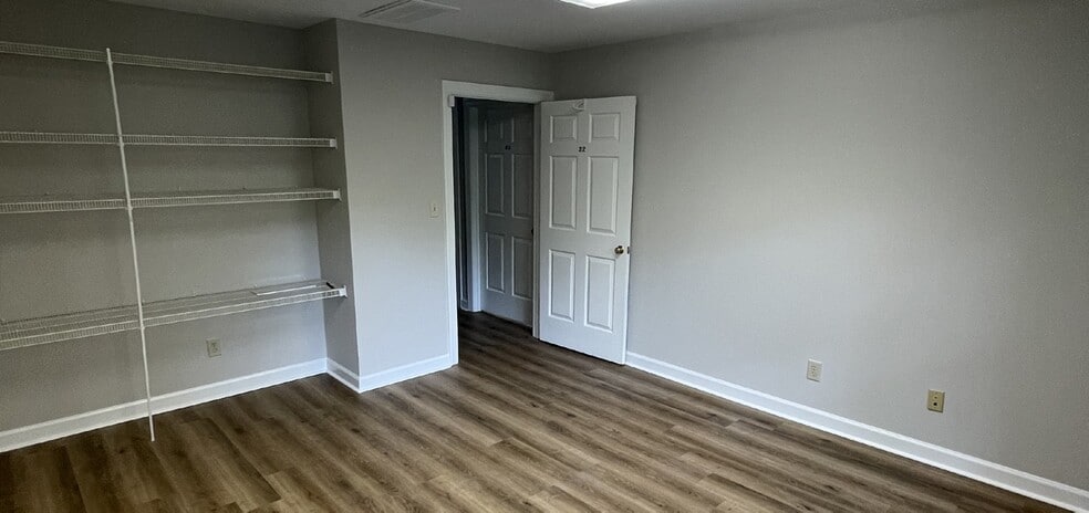 7404 Chapel Hill Rd, Raleigh, NC for sale - Interior Photo - Image 3 of 8