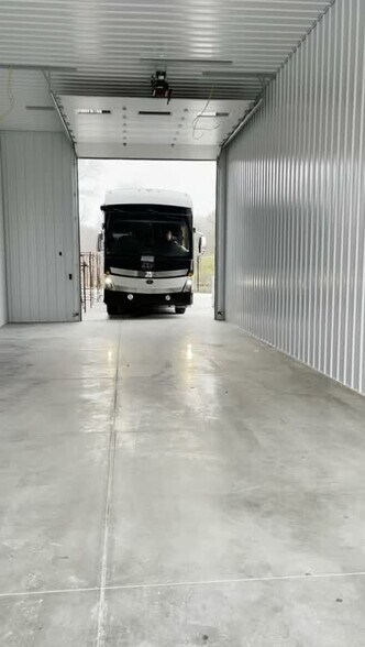 750 Liberty Green Dr, Akron, OH à louer - Vidéo sur l’inscription commerciale - Image 2 de 9