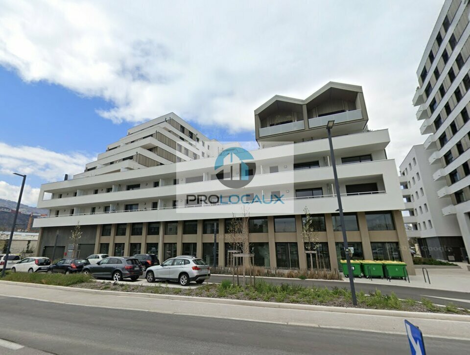 Retail in Le Pont-de-Claix for sale Building Photo- Image 1 of 6