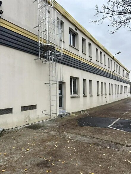 Flex dans Le Blanc-Mesnil à louer - Photo du bâtiment - Image 2 de 9