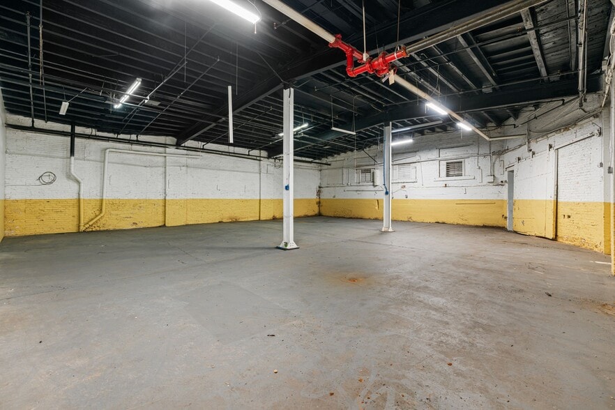4260 Tackawanna St, Philadelphia, PA for lease - Building Photo - Image 2 of 9