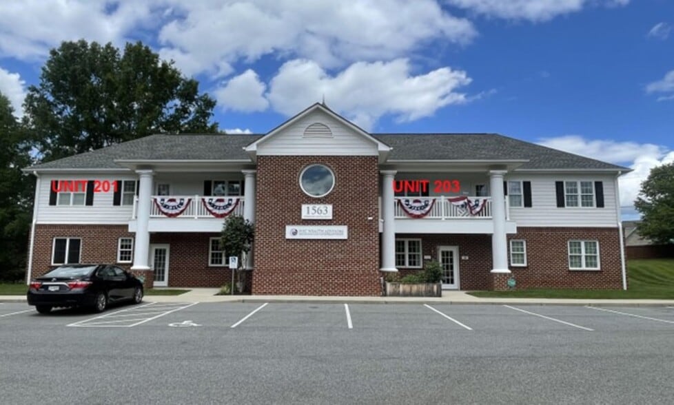 1563 Crossings Center Dr, Forest, VA for lease - Building Photo - Image 1 of 1