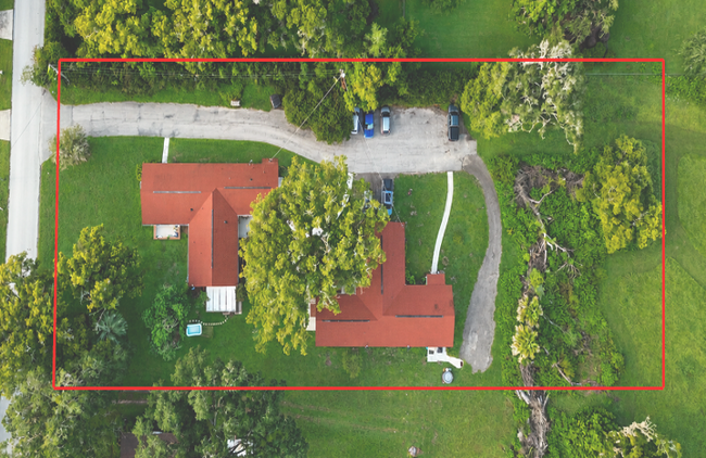 Plus de détails pour 37623 Camphor Dr, Dade City, FL - Multi-résidentiel à vendre