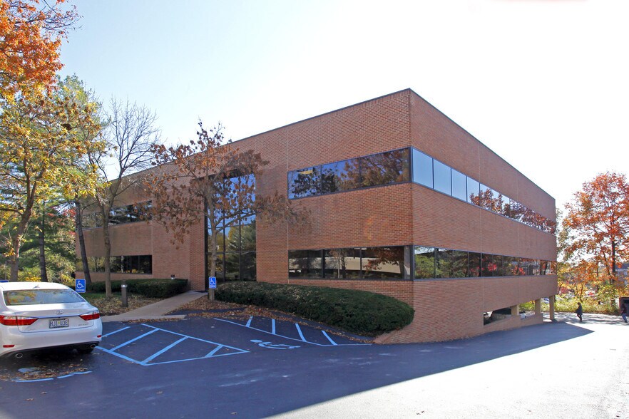 11710 Old Ballas Rd, Creve Coeur, MO à vendre - Photo du bâtiment - Image 2 de 7