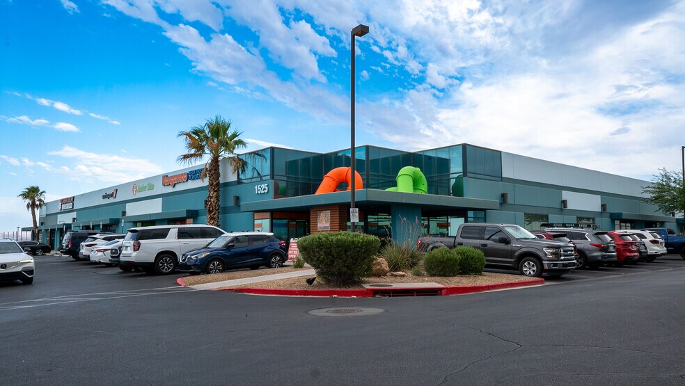 1525 E Sunset Rd, Las Vegas, NV à louer - Photo du bâtiment - Image 3 de 6