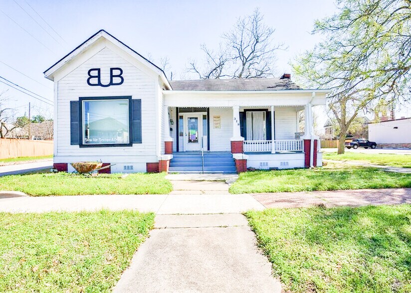 318 E Washington Ave, Navasota, TX à louer - Photo principale - Image 1 de 12