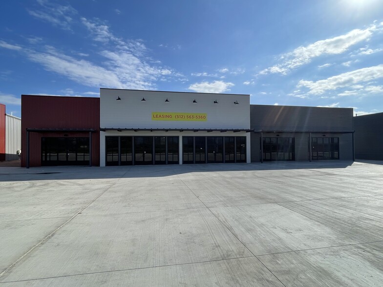 183 Crossing, Lockhart, TX for lease - Building Photo - Image 3 of 7