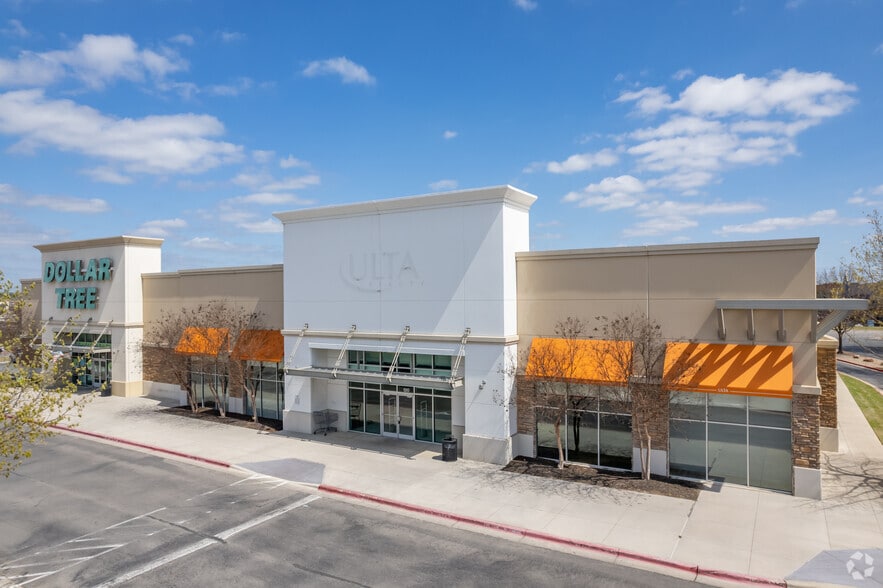 1050 McKinley Place Dr, San Marcos, TX for lease - Building Photo - Image 2 of 18