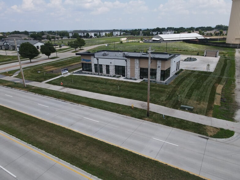 5780 West Parkway, Johnston, IA for lease - Building Photo - Image 2 of 7