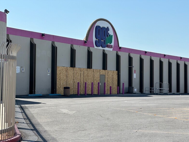 1325 E Flamingo Rd, Las Vegas, NV à louer - Photo du bâtiment - Image 2 de 26