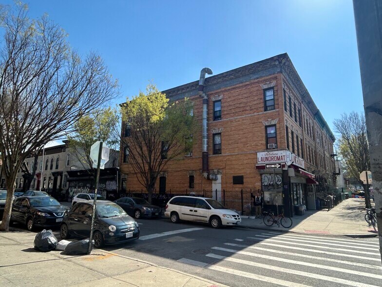 661 Central Ave, Brooklyn, NY à vendre - Photo du bâtiment - Image 3 de 22