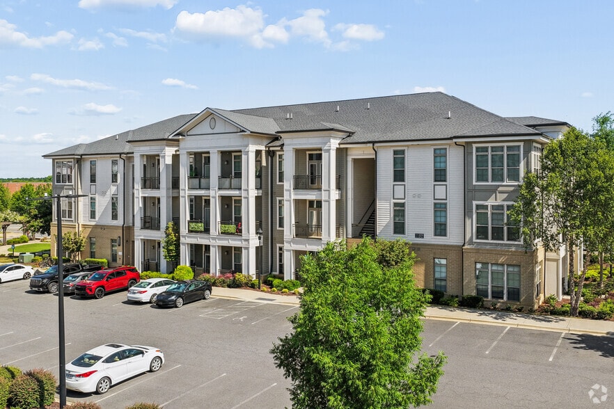 7420 N Rea Park Ln, Charlotte, NC for lease - Primary Photo - Image 1 of 35