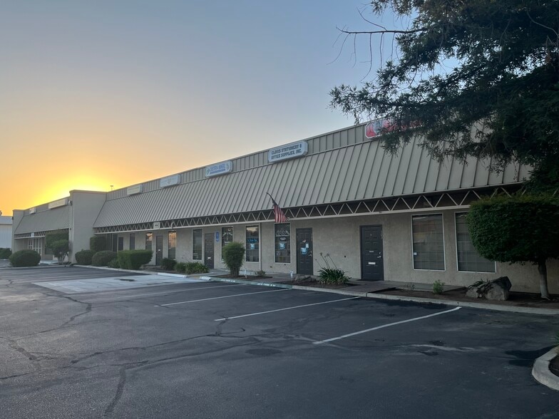 1486 Tollhouse Rd, Clovis, CA for lease - Building Photo - Image 2 of 4