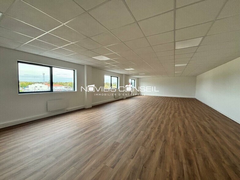 Flex dans Bruguières à louer - Photo du bâtiment - Image 2 de 8