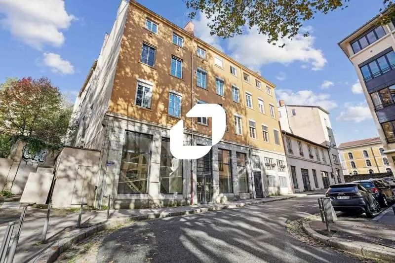 Office in Lyon for sale Building Photo- Image 1 of 19