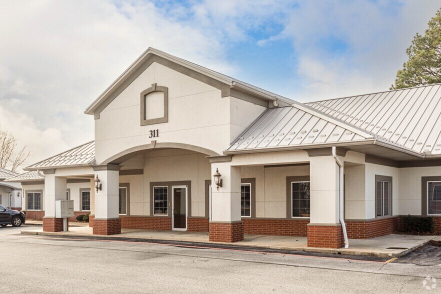311 SW 18th St, Bentonville, AR à louer - Photo du bâtiment - Image 2 de 4