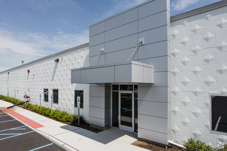 240-250 Moonachie Ave, Moonachie, NJ à louer - Photo du bâtiment - Image 3 de 3