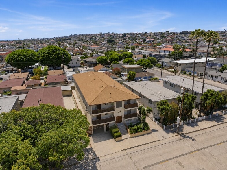 579 W 14th St, San Pedro, CA à vendre - Photo du bâtiment - Image 2 de 11