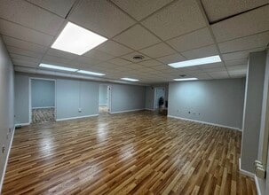 33 Third St, Bordentown, NJ for lease Interior Photo- Image 1 of 5