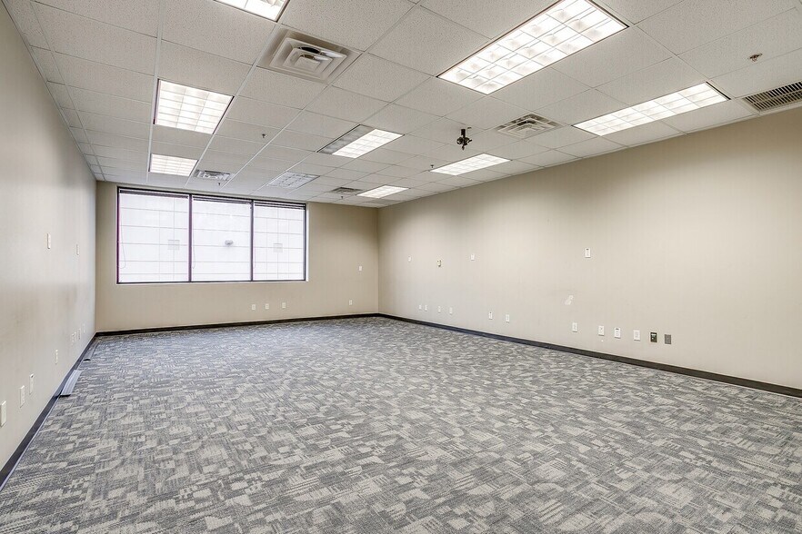 10200 Plano Rd, Dallas, TX for lease - Building Photo - Image 3 of 8
