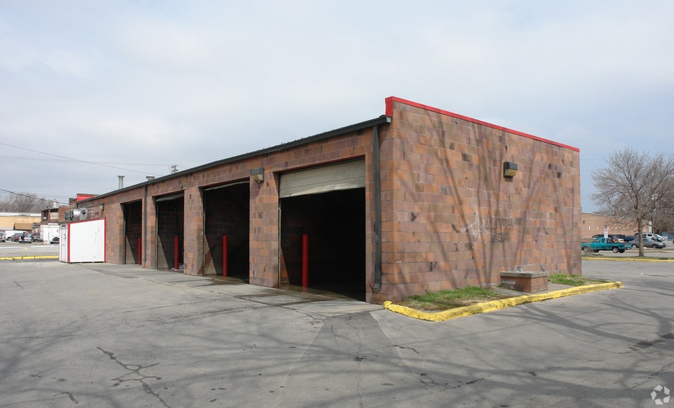 4120 S 24th St, Omaha, NE à vendre - Photo du bâtiment - Image 2 de 5