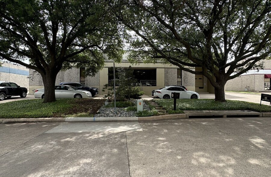 10910 Alder Cir, Dallas, TX for sale - Building Photo - Image 2 of 15