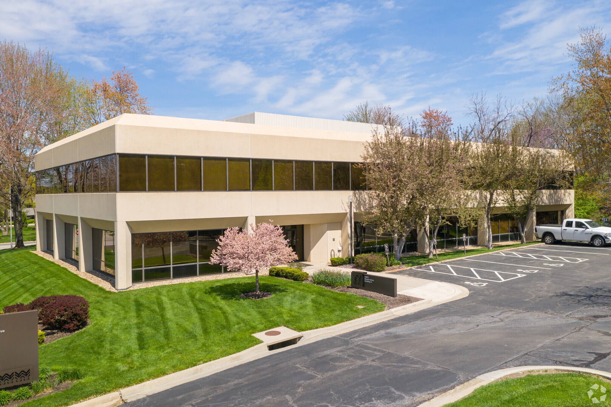 10875 Benson Dr, Overland Park, KS for lease Primary Photo- Image 1 of 9