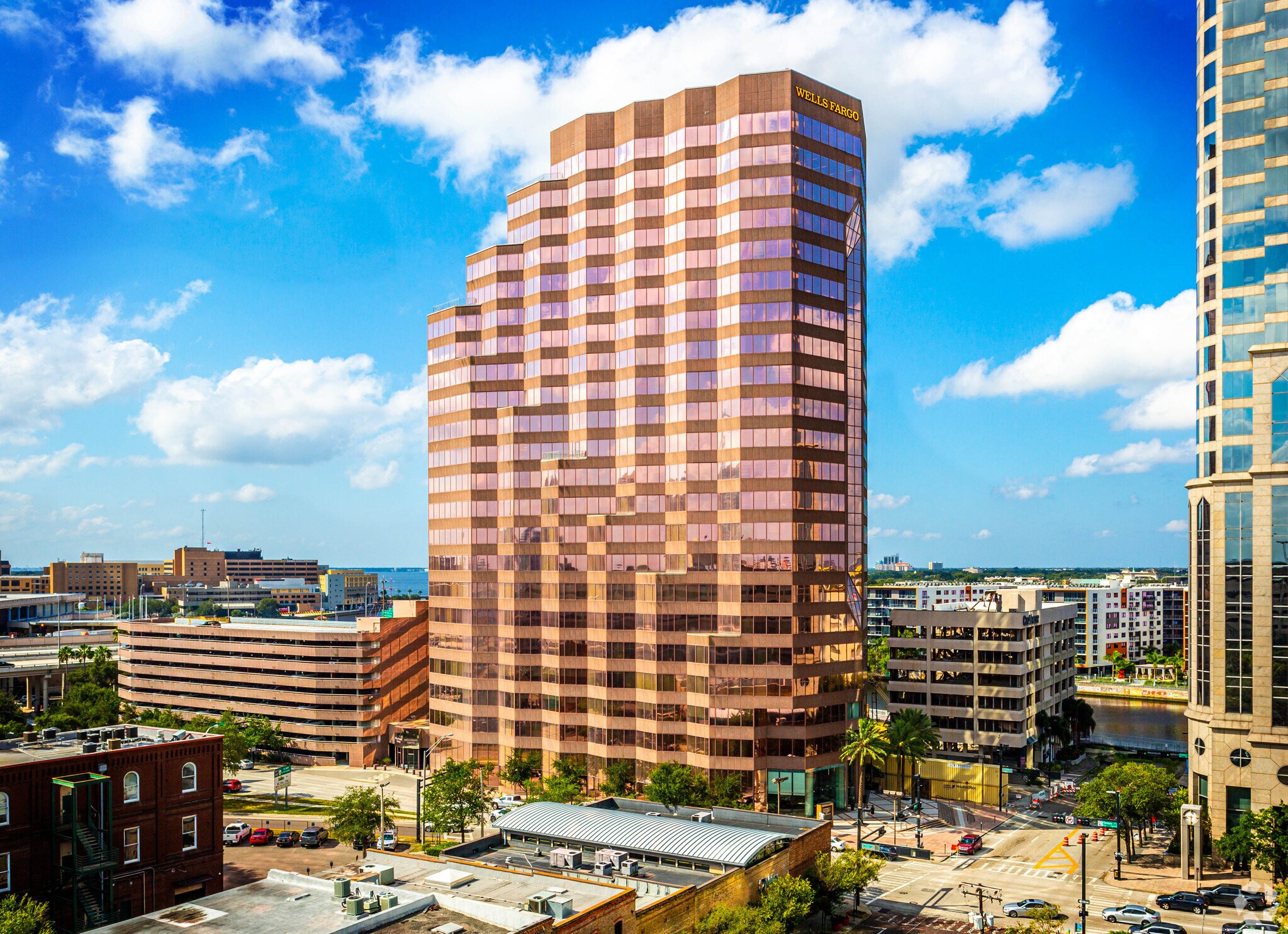 100 S Ashley Dr, Tampa, FL à louer Photo du bâtiment- Image 1 de 44