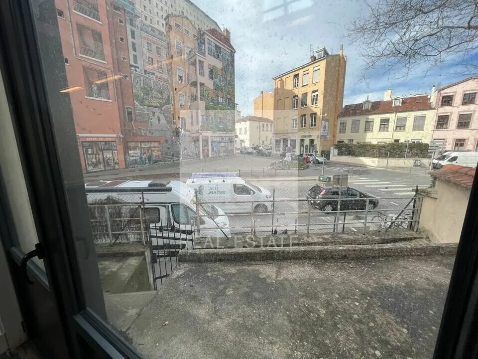 Office in Lyon for lease Primary Photo- Image 1 of 3