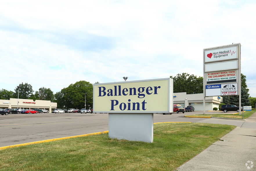 2270 Ballenger Hwy, Flint, MI à louer - Photo du bâtiment - Image 2 de 9