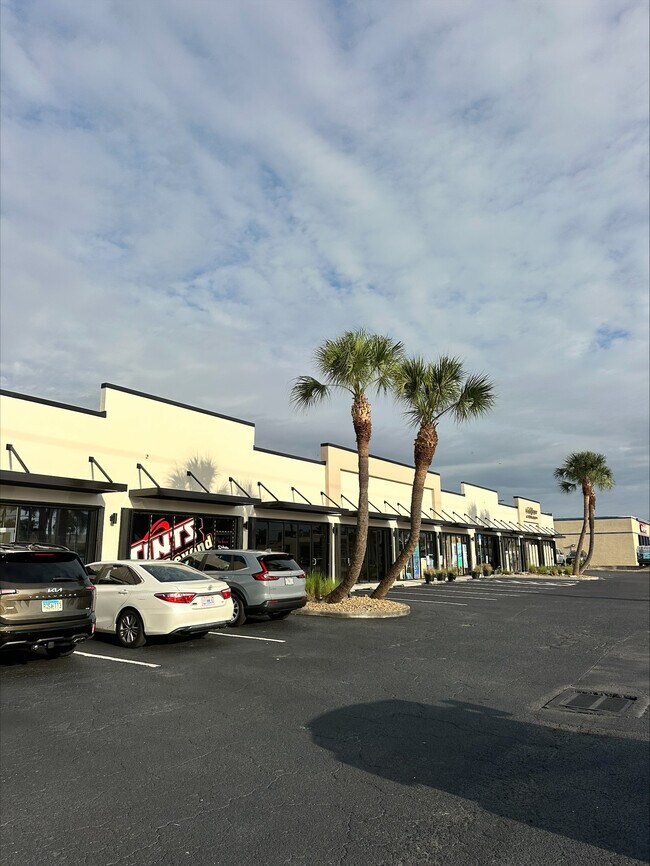 Plus de détails pour 1830 Del Prado Blvd S, Cape Coral, FL - Commerce de détail à louer