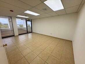 19555 NE 10th Ave, Miami, FL for lease Interior Photo- Image 2 of 5