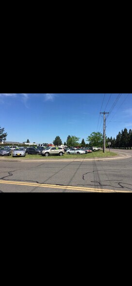 2917 N Pacific Hwy, Woodburn, OR à louer - Photo du bâtiment - Image 3 de 11