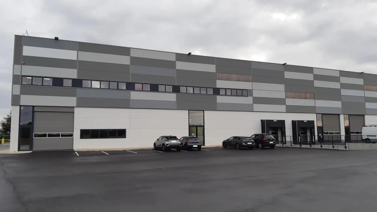 Flex in Neuville-sur-Oise for lease Building Photo- Image 1 of 2
