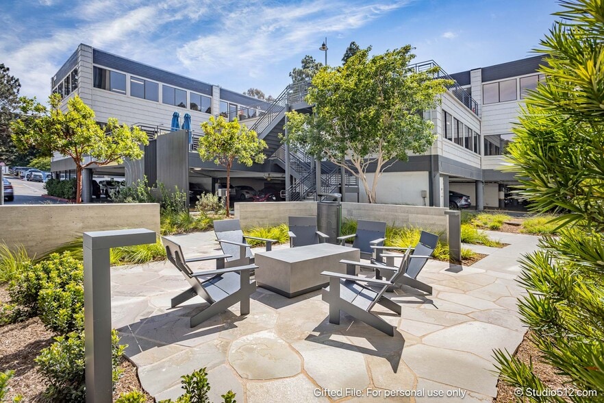 8950 Villa La Jolla Dr, La Jolla, CA à louer - Photo du bâtiment - Image 2 de 6