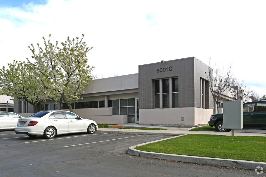 6001 Truxtun Ave, Bakersfield, CA for sale - Primary Photo - Image 1 of 1