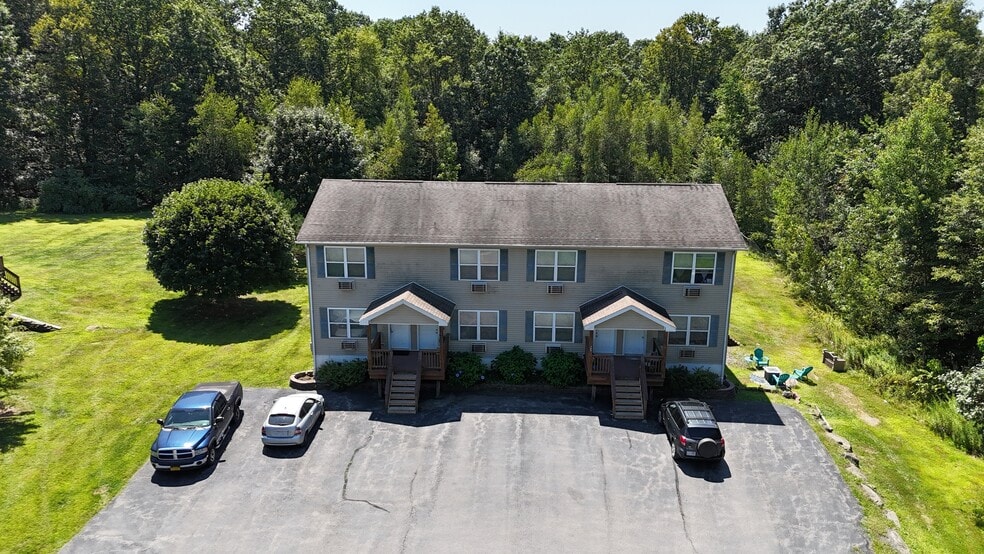 696-700 S St, Highland, NY 12528, USA St, Highland, NY à vendre - Photo du bâtiment - Image 3 de 11