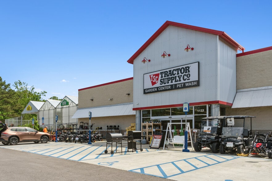 1122 W Barnes Crossing Rd, Tupelo, MS for sale - Building Photo - Image 2 of 4