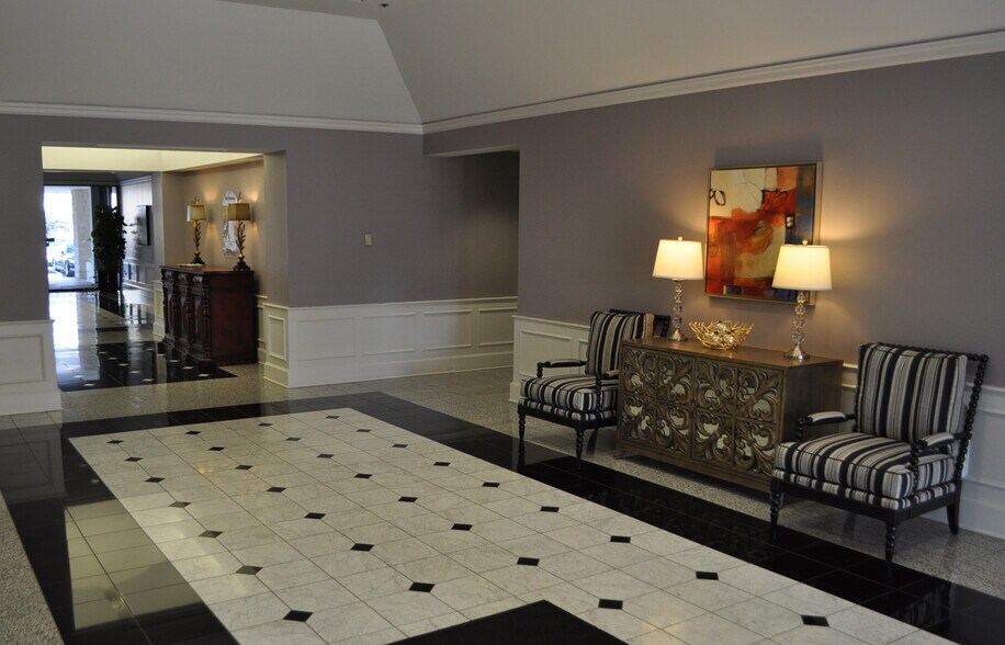 5005 Woodway Dr, Houston, TX for lease - Interior Photo - Image 2 of 7