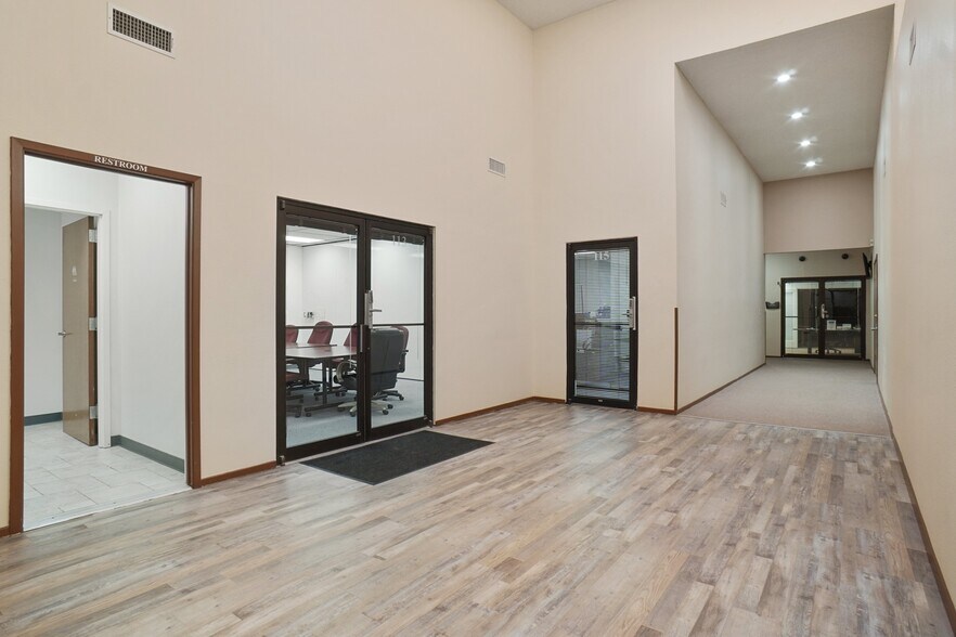 6825 Manhattan Blvd, Fort Worth, TX à louer - Photo du bâtiment - Image 3 de 9