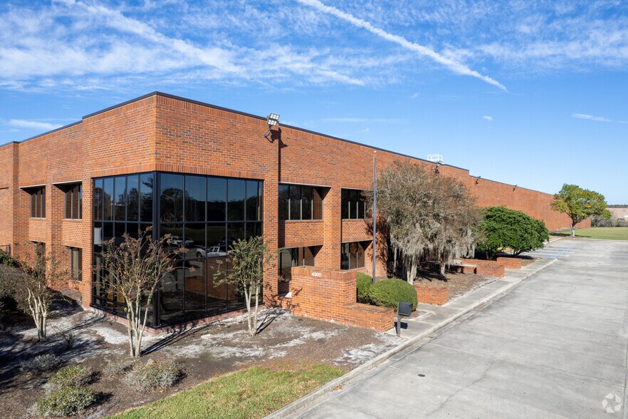 4300 Bulls Bay Hwy, Jacksonville, FL à louer - Photo du bâtiment - Image 1 de 9