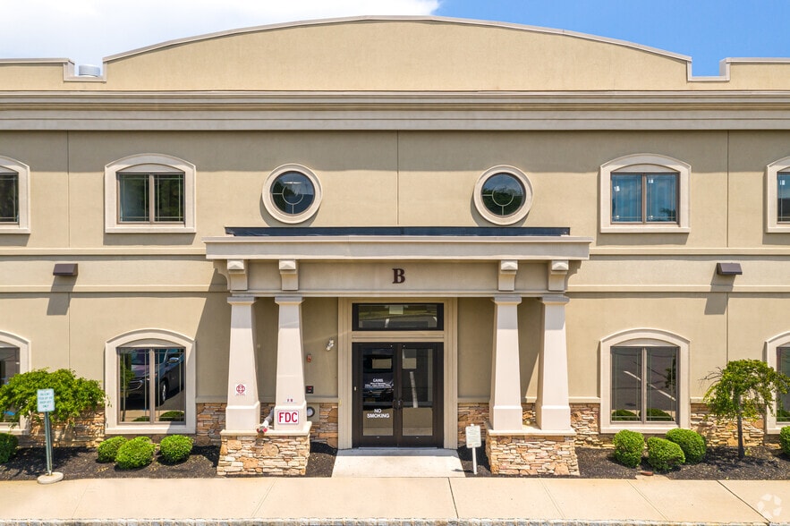 234 Industrial Way, Eatontown, NJ à louer - Photo du bâtiment - Image 2 de 7